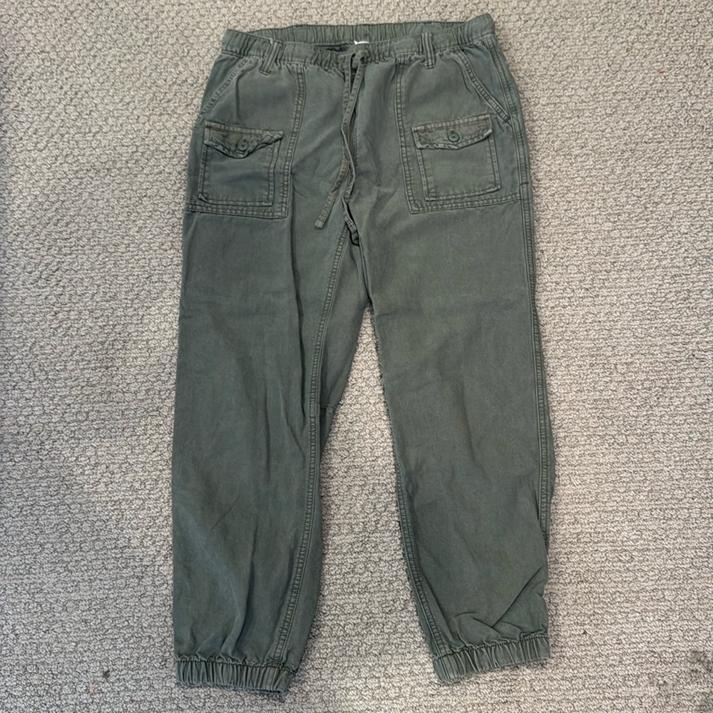 Aerie Cargo Pull on Pants. Size M.